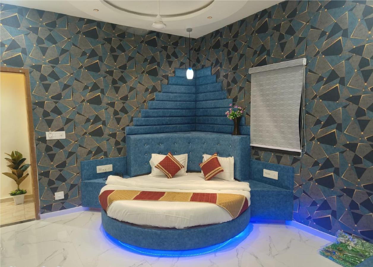 Hotel Villa Inn อานันด์ ภายนอก รูปภาพ