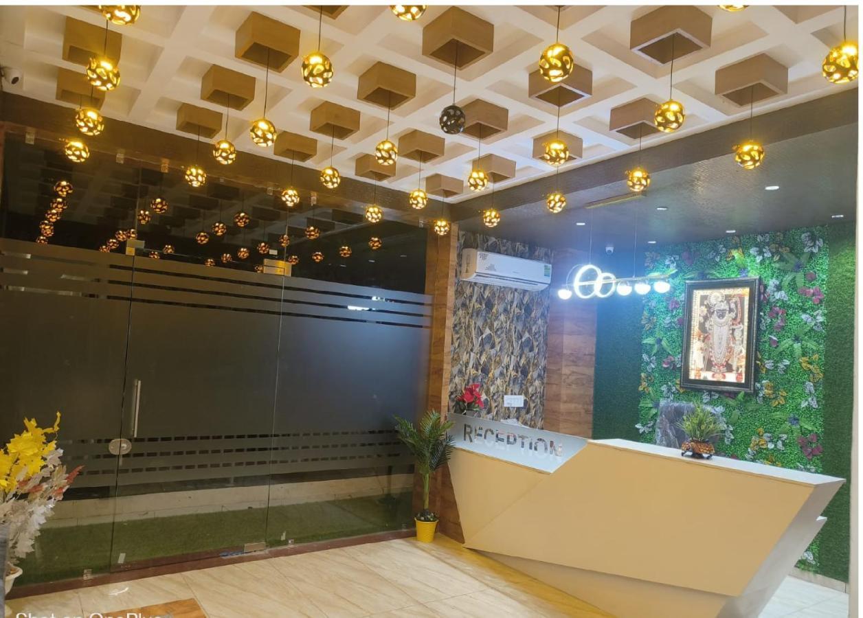 Hotel Villa Inn อานันด์ ภายนอก รูปภาพ