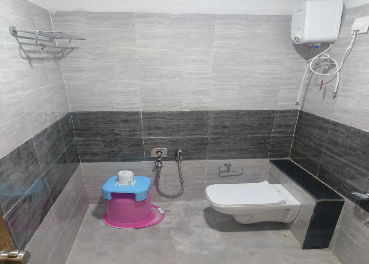 Hotel Villa Inn อานันด์ ภายนอก รูปภาพ