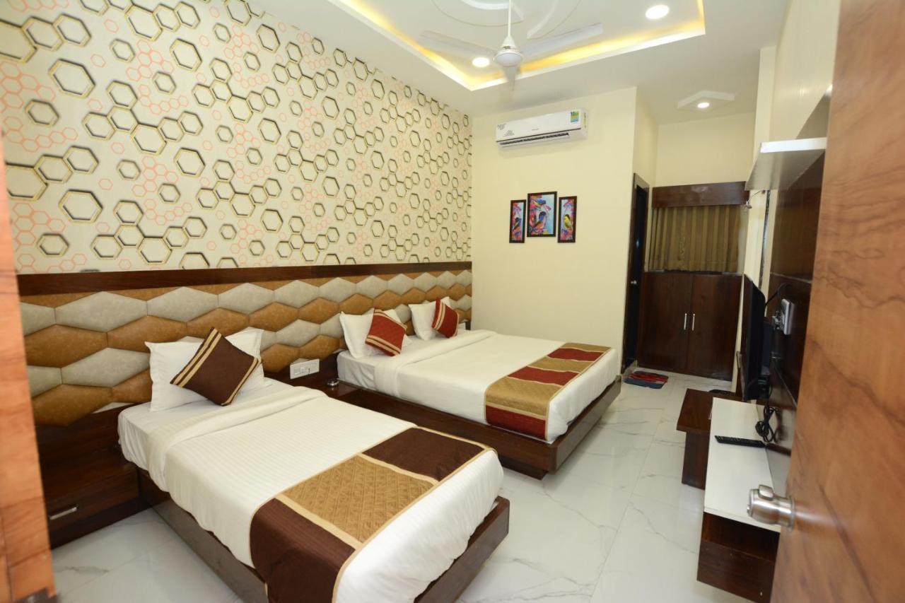 Hotel Villa Inn อานันด์ ภายนอก รูปภาพ