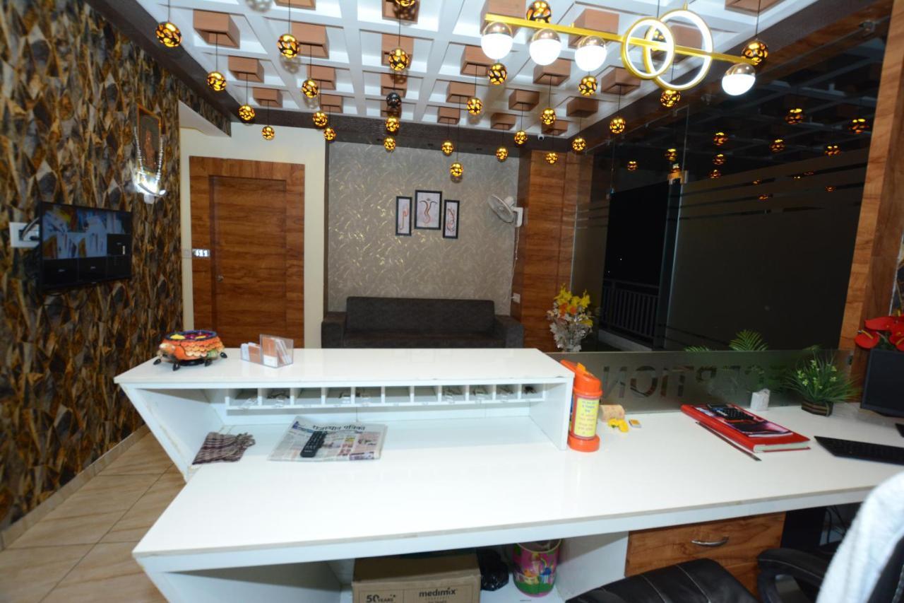 Hotel Villa Inn อานันด์ ภายนอก รูปภาพ
